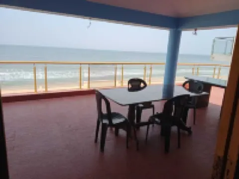 Next to the beach. Swimming pool.safe for family.beautiful sunraise & sunset