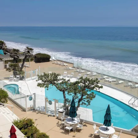Oceanfront Gem w/ Balcony, Pool, Hot Tub & Carbon Beach Access Bluewater Haven by Avantstay
