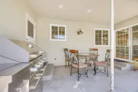 Shop, Hike & Explore: Fresno Home w/ Private Pool! - Homestays