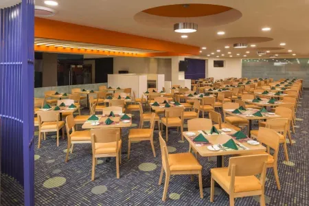 The Baron Hotel Отели рядом с достопримечательностью «Университет Ховард»