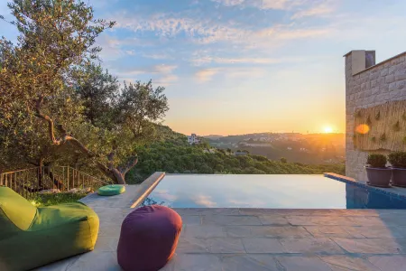 L'Olivier - L'Auberge de Kour - 3-BR Villa W Private Pool Отели в г. Enfeh