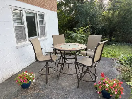 3 bedroom house in quiet State College neighborhood, 1 mile to downtown