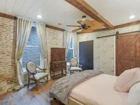 Elle & Beck's Second Floor Suite Overlooking Historic Main Street In Galena, IL Hotels in Galena
