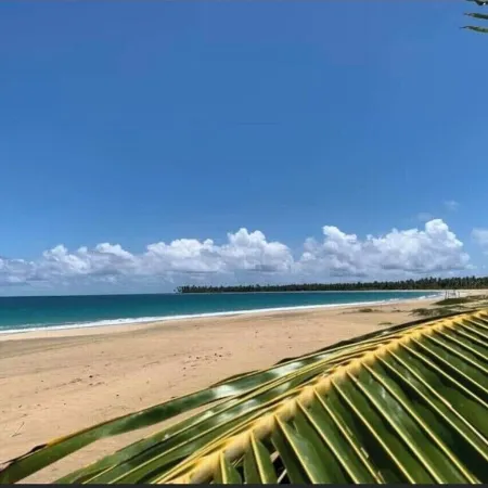 Beautiful 2 bedroom unit, free wifi, pool 3 minutes walk from beach