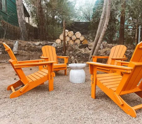 Artisan Comfort: Huge Porch, Private Yard,