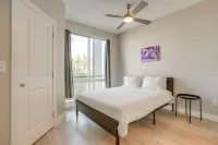 Rooftop Deck and Hot Tub Walkable Denver Townhome - Condos