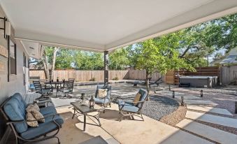 Das Weinhaus Pool & Hot Tub - Walk to Main St