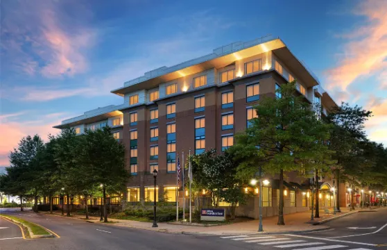 舍爾靈頓希爾頓花園旅館