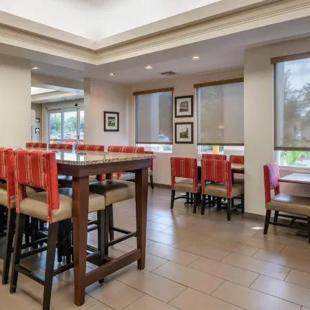 Comfort Inn & Suites DeLand - Near University