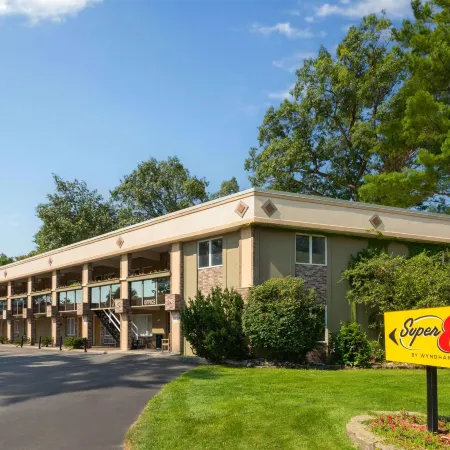 Super 8 by Wyndham Traverse City