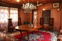 Chicago Group of Houseboats Hotels in Dal Lake