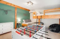 Maggie Valley Mtn Escape w/ Fire Pit & Deck - parking