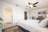 Heated POOL Oasis DOG/FAMILY Welcome! 6mi-BEACHES & 2mi to DWTN! Fast/Free WI-FI