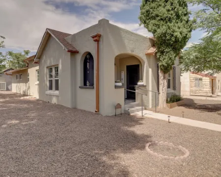 Less Than 1 Mi to Dtwn Home with Deck in Clarkdale! Hotels in Clarkdale