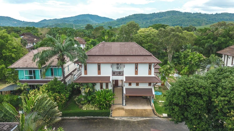 รูปภาพของพูลวิลล่า 5 ห้องนอนสไตล์ทรอปิคอล และสวน วี45