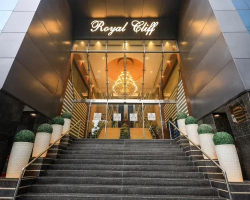 Hotel Royal Cliff Hotels in Kanpur