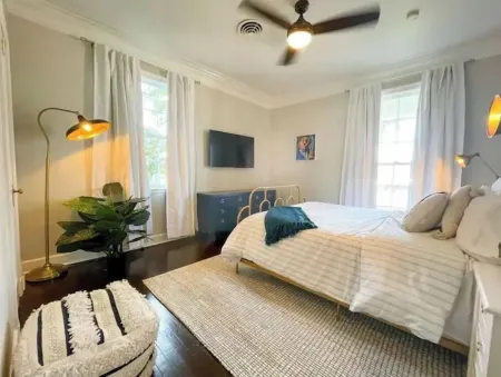 Gorgeous home 2mi to LSU - 4 bedroom/3bath