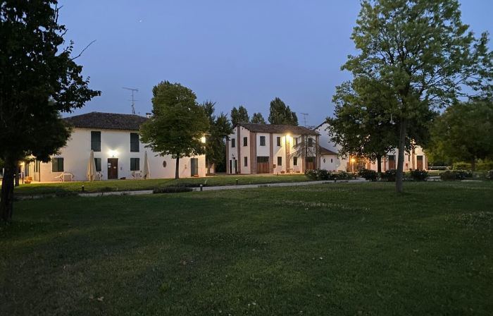 Agriturismo con piscina immerso nella natura La Bisa