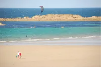 Quiet house facing the sea Hotels in Plougasnou