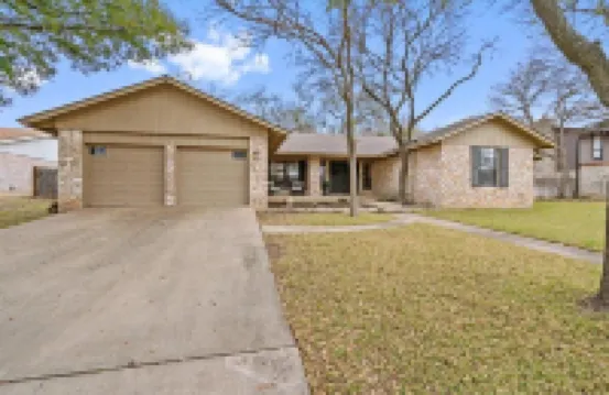 Cozy Modern 3 Bed 2 Bath Home - Round Rock / Austin