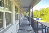 Deluxe Inn Motel By Oyo Grand Prairie Interstate 30 - Parkplatz