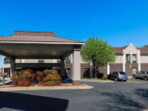 Quality Inn & Suites Thomasville Hotels in Davidson County