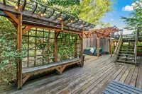 Family-Friendly and Fenced Yard - Great for Pets! Speakeasy – 15 Min to Downtown