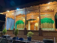 Goona Palace Houseboats Hotels near Jehlum view the bund