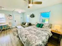 Cute & modern studio apartment in prime location in downtown Lake Worth Beach!