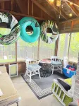 Cabin on lake . Pet friendly