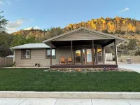 Entire House Between Zion & Bryce w/ Hot Tub!