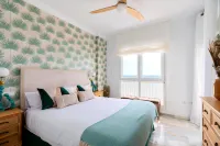 Exclusive apartment in front of the sea. Victoria