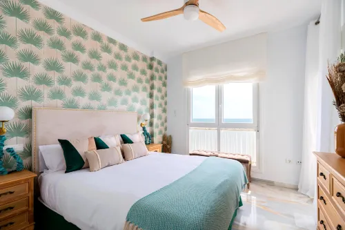 Apartment & Parking in Front of the Sea. Victoria