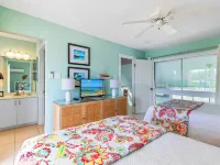 Waterfront Island House #14, Rum Point, Beach, Pool, Bikes, Kayaks, Paddleboards Hotels in Rum Point