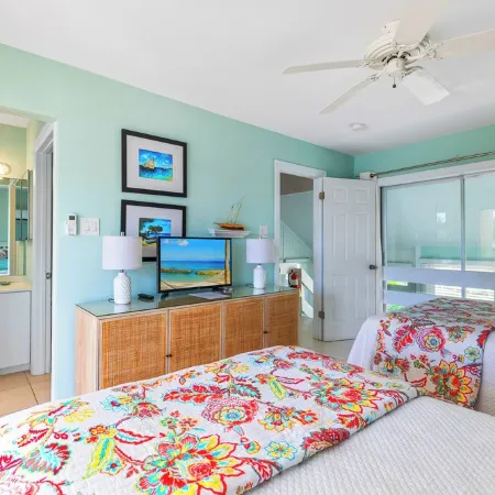 Waterfront Island House #14, Rum Point, Beach, Pool, Bikes, Kayaks, Paddleboards