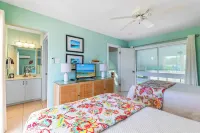 Waterfront Island House #14, Rum Point, Beach, Pool, Bikes, Kayaks, Paddleboards
