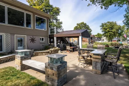 The LeClaire Driftwood Retreat on the Mississippi River!