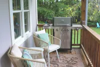 Shangri-La in Etowah:  a serene + cheerful cottage near Pisgah & DuPont Forests Hotels in Etowah