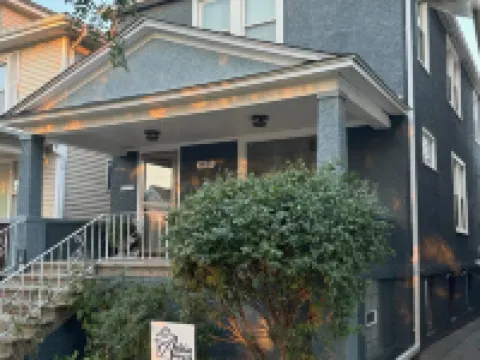 Charming 3-Br Home on a Cobblestone Street Near the Lake Michigan Waterfront. Hotels in Whiting