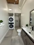 Downtown New Orleans Balcony Suite 2 Minute Walk to French Quarter 2B - 방갈로
