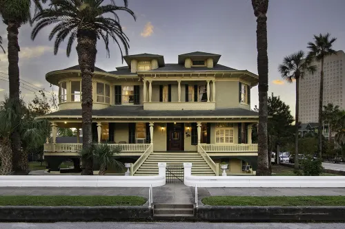 The Mansion on 17th, Formerly Schaefer Haus - Water Park
