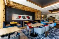 Holiday Inn Express BICESTER by IHG - breakfast