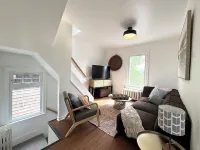 Bright fresh with Harbour views close to everything!