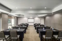 SpringHill Suites Charlotte University Research Park - parkir