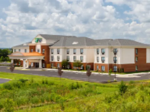 Holiday Inn Express & Suites Lancaster by IHG Hotels in Fairfield County
