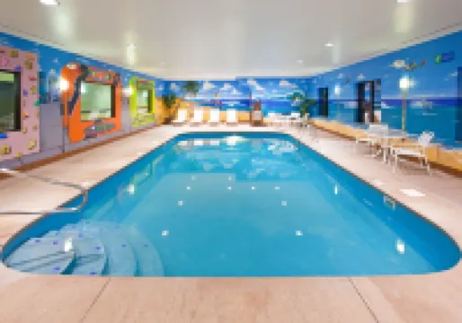 Holiday Inn Express & Suites FRANKLIN - OIL CITY by IHG