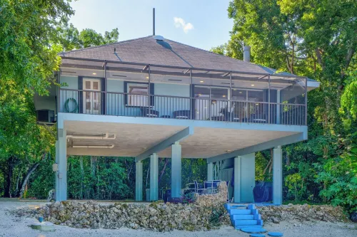 Honeymoon? Anniversary? Romantic Getaway? Perfect Sunsets from Your Own Beach!