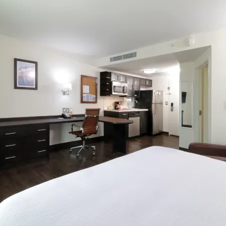 Candlewood Suites CELAYA by IHG