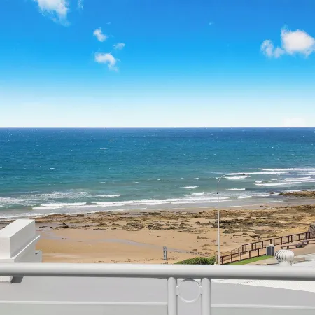 Grand Palais Boolarong Beachside Apartments