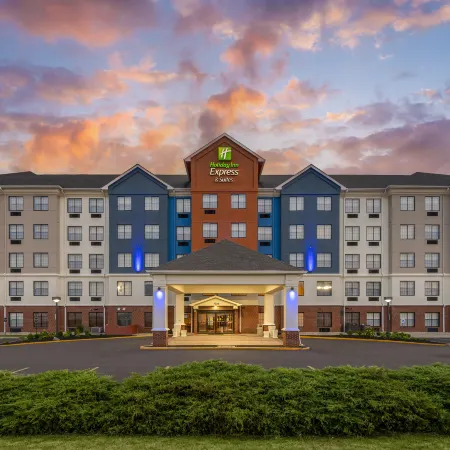 Holiday Inn Express & Suites INDIANAPOLIS - EAST by IHG Отели рядом с достопримечательностью «поле для гольфа Pleasant Run»